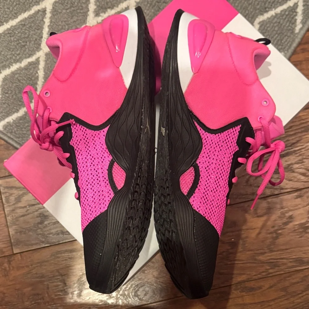 Puma mens Black and Pink Sneakers - Picture 3 of 13